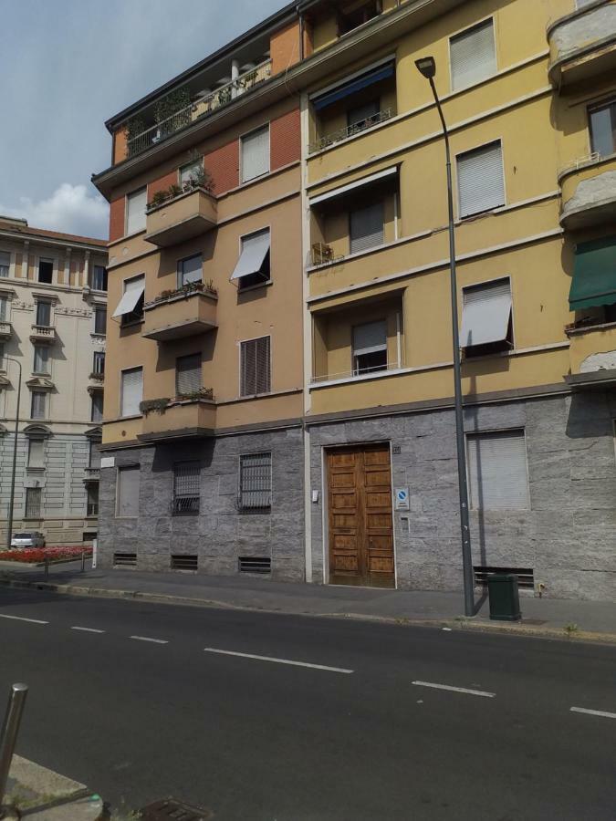 Meta Italy Da Silvia Lägenhet Milano Exteriör bild